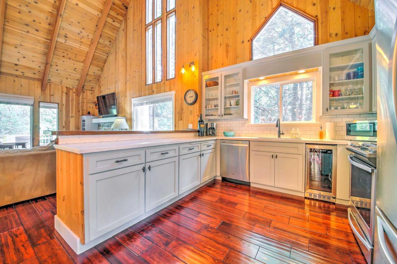 Gorgeous Lake Arrowhead Retreat Game Room And Deck Extérieur photo